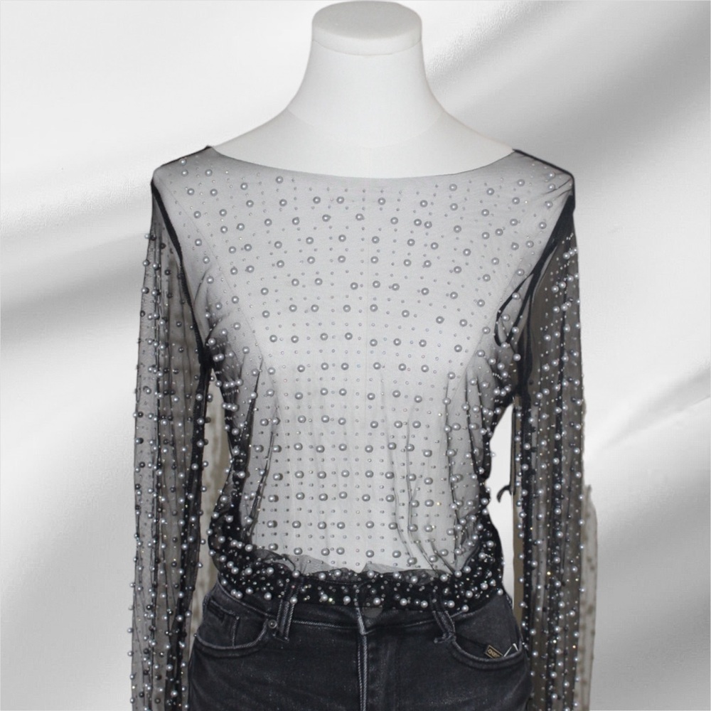 Pearl black crop top. Is new, you can style it with anything.